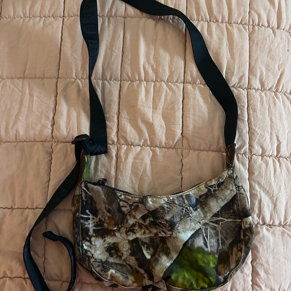 BAGGU Camouflage Crossbody Bag
